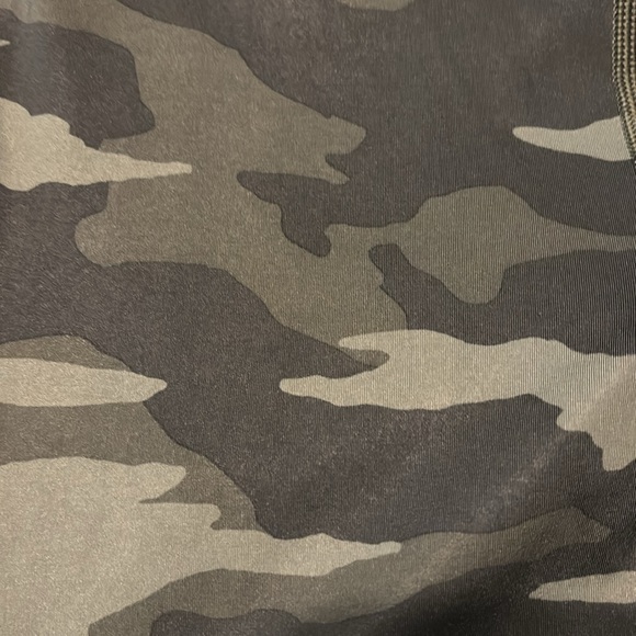 4 Athleta Ultimate 7/8 leggings - Picture 7 of 7